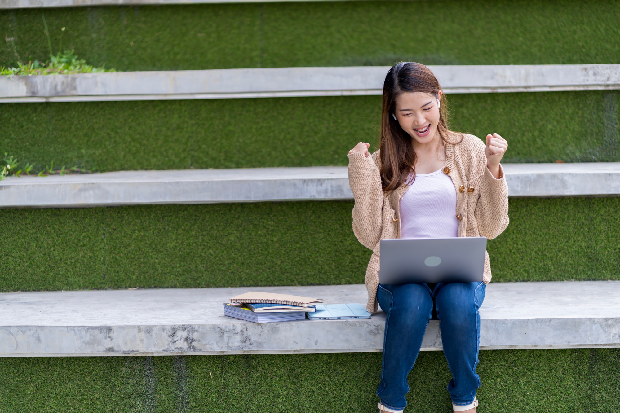 Asian female student Studying for exams in the area of the university.